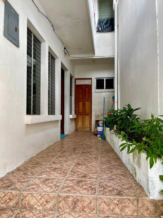 Hostal Inn 1 Флорес Екстериор снимка