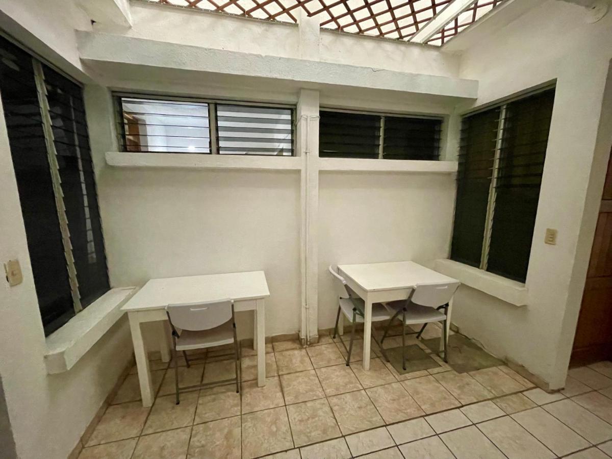 Hostal Inn 1 Флорес Екстериор снимка