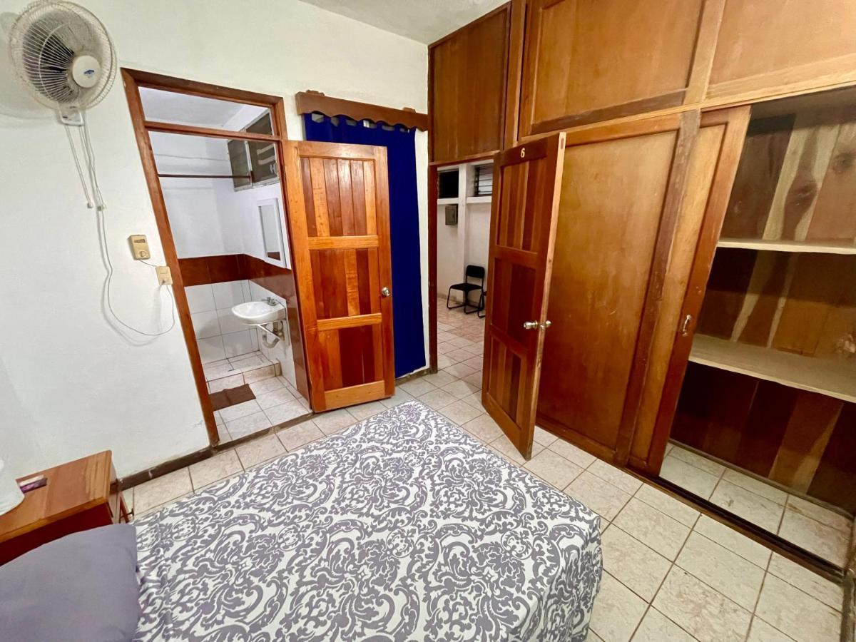 Hostal Inn 1 Флорес Екстериор снимка