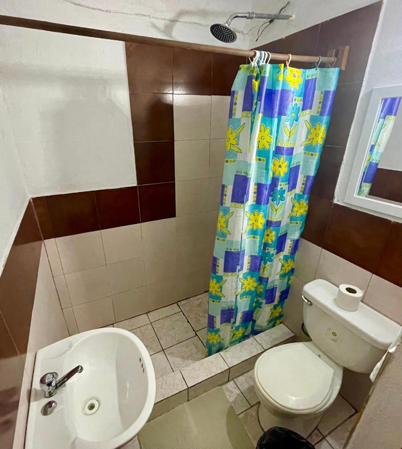 Hostal Inn 1 Флорес Екстериор снимка