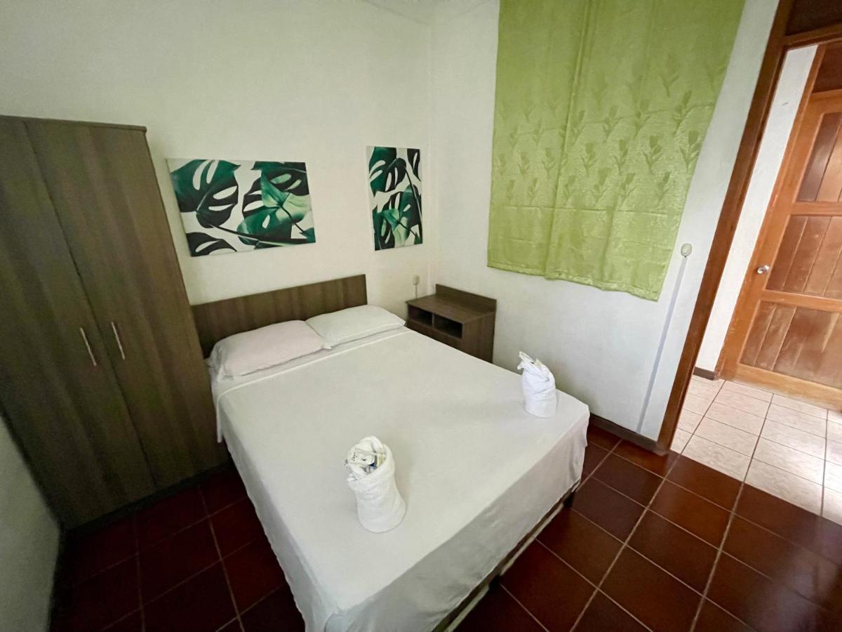 Hostal Inn 1 Флорес Екстериор снимка