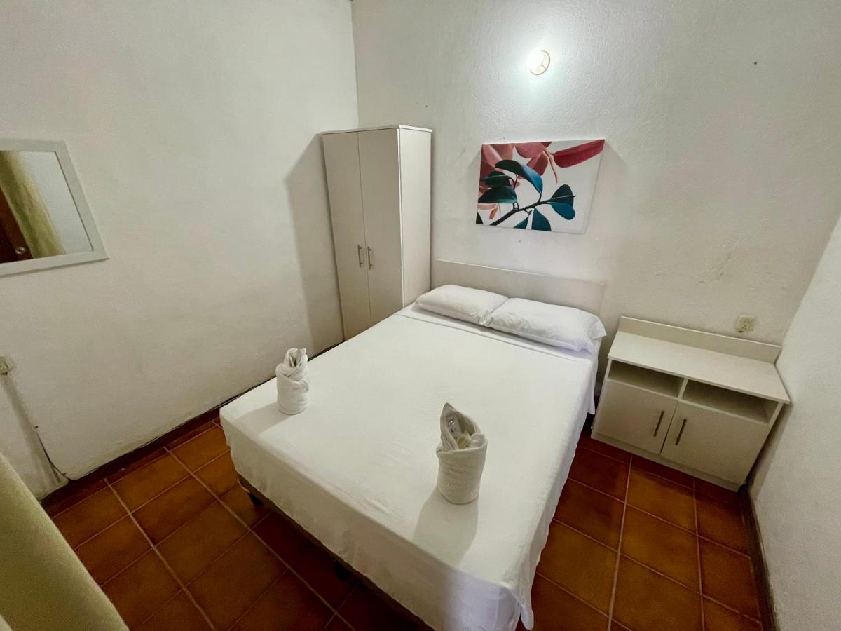 Hostal Inn 1 Флорес Екстериор снимка