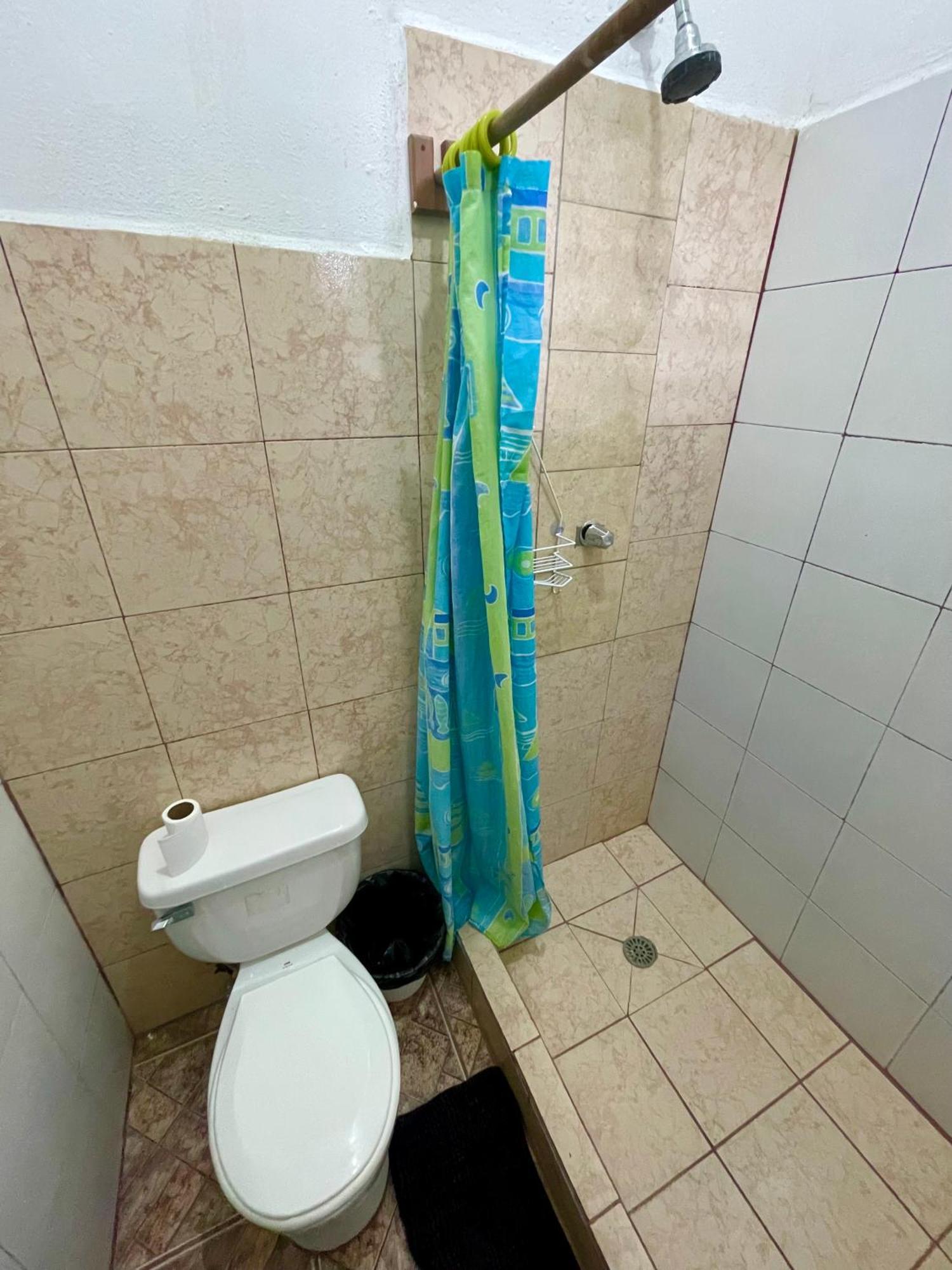 Hostal Inn 1 Флорес Стая снимка