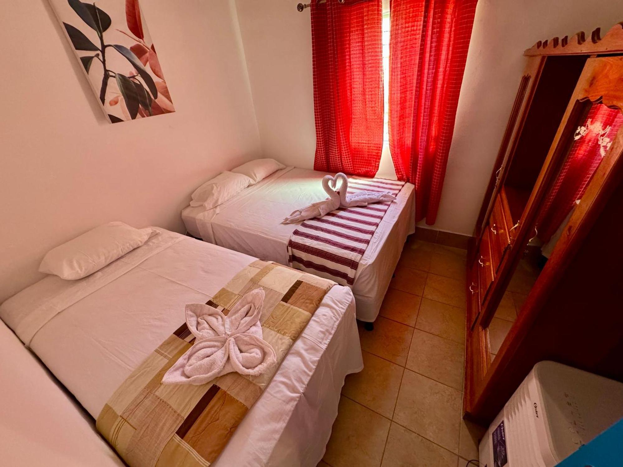Hostal Inn 1 Флорес Екстериор снимка
