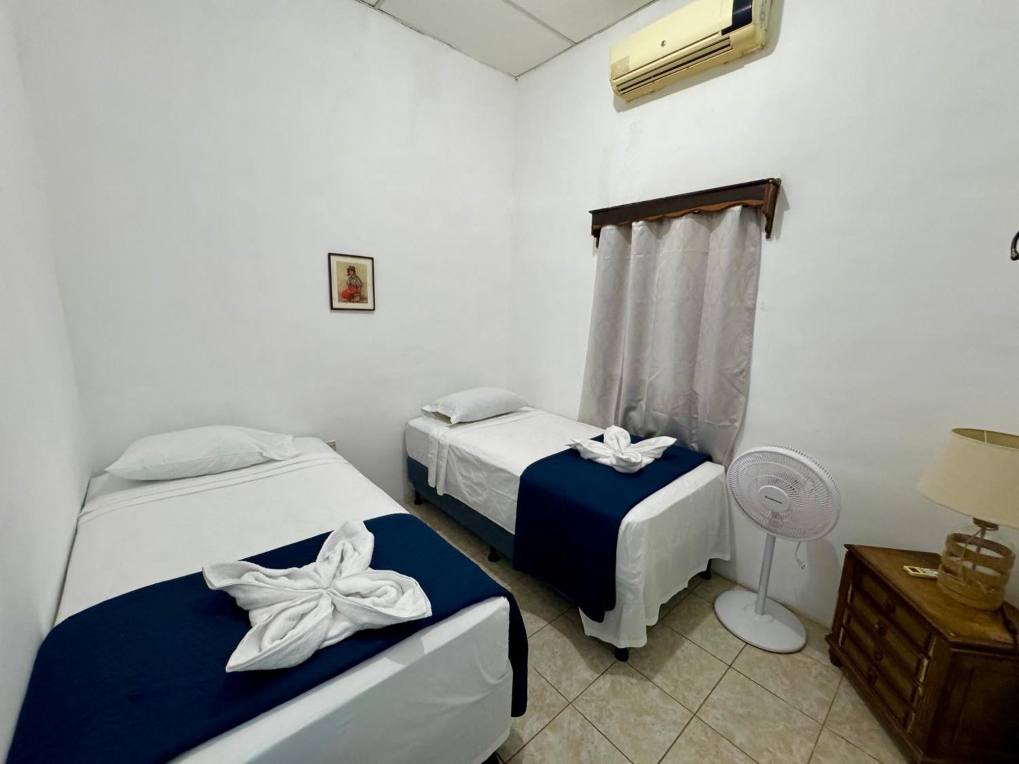Hostal Inn 1 Флорес Екстериор снимка