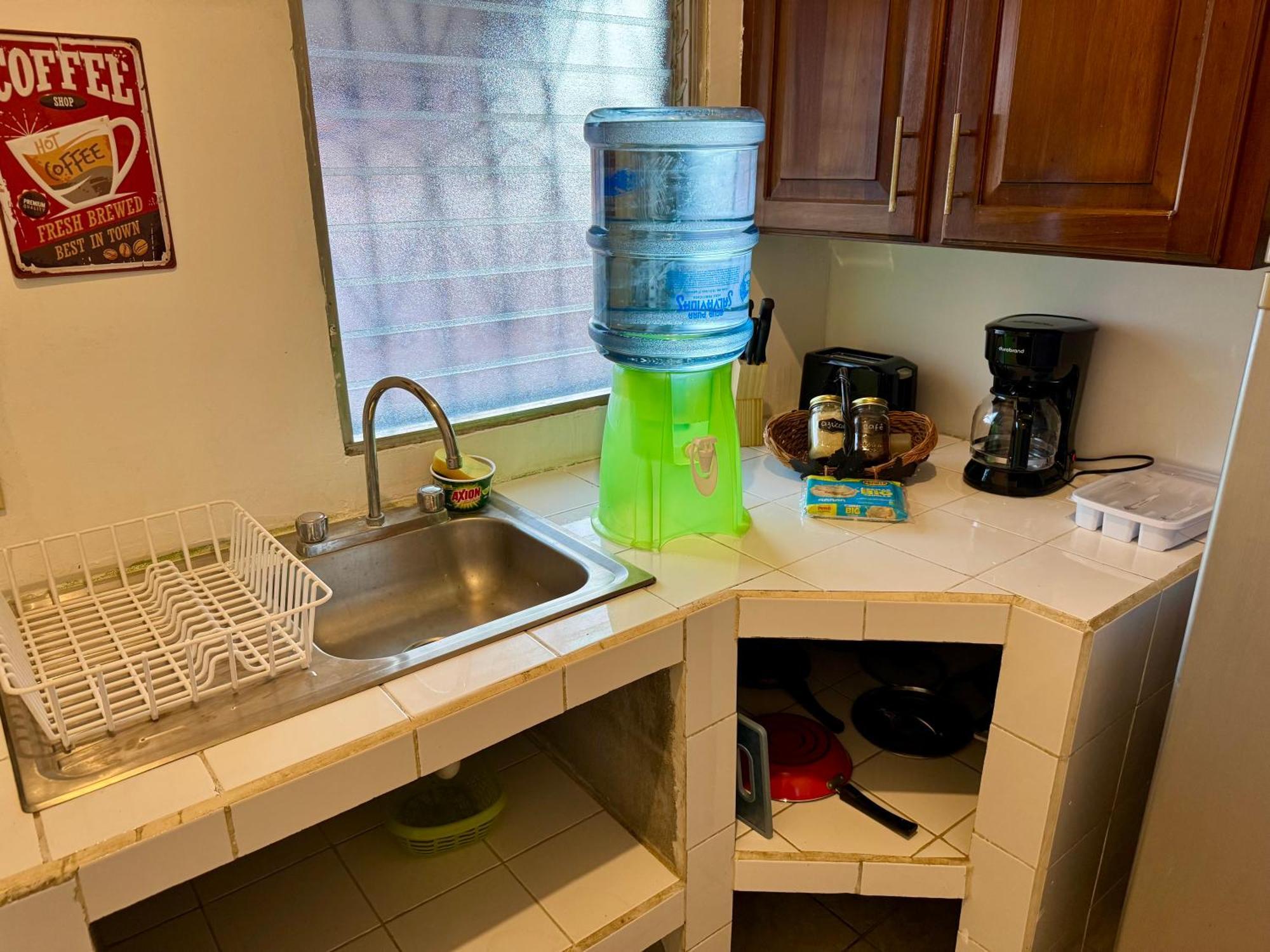 Hostal Inn 1 Флорес Екстериор снимка