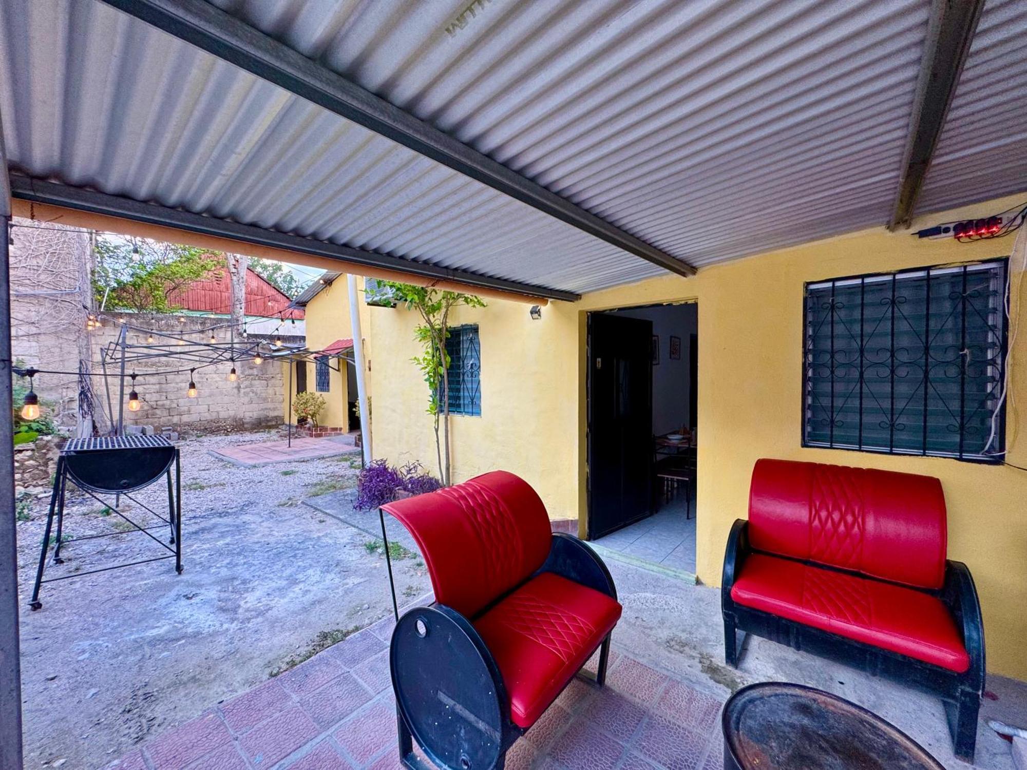 Hostal Inn 1 Флорес Екстериор снимка