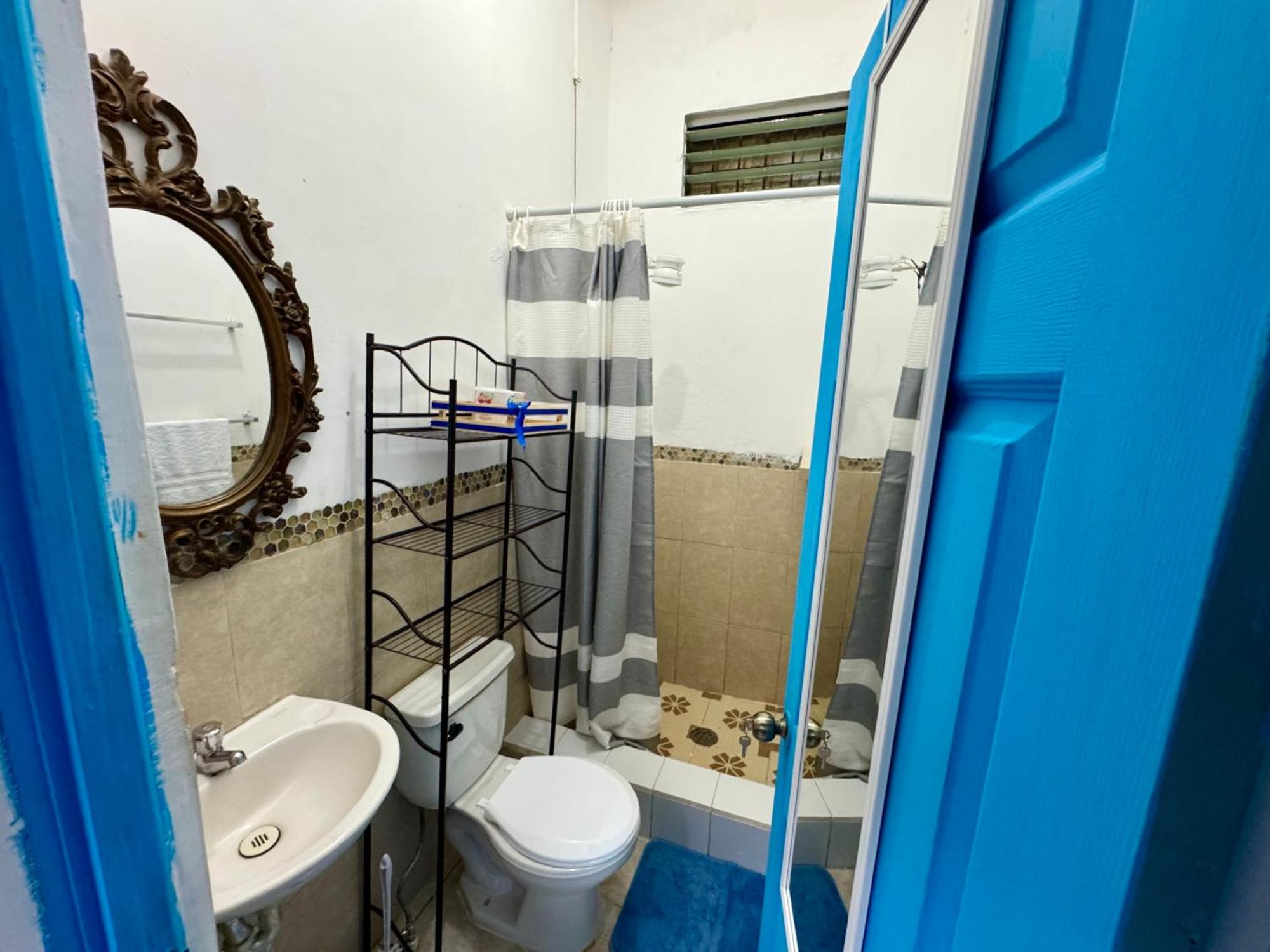 Hostal Inn 1 Флорес Екстериор снимка
