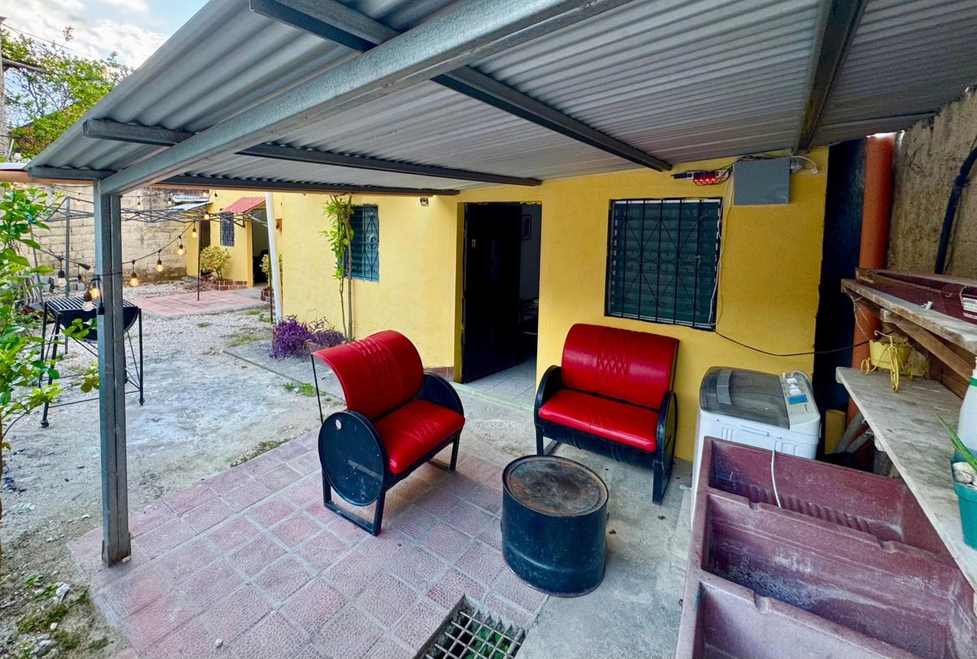 Hostal Inn 1 Флорес Екстериор снимка